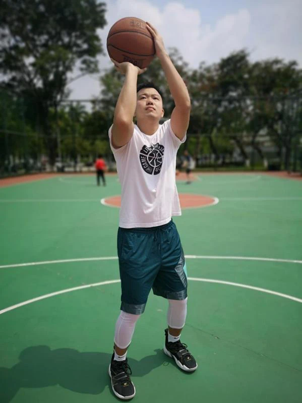 借助线上篮球训练平台在家也能追逐梦想_1