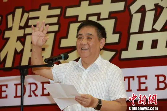 篮球防守训练中如何提高体能和耐力_0